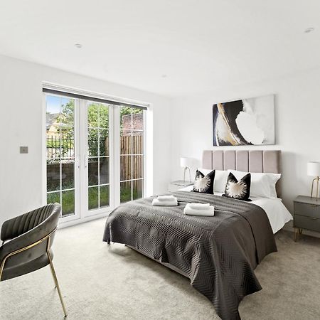 Elegant Apartments In Staines L Free Onsite Parking Staines-upon-Thames Zewnętrze zdjęcie