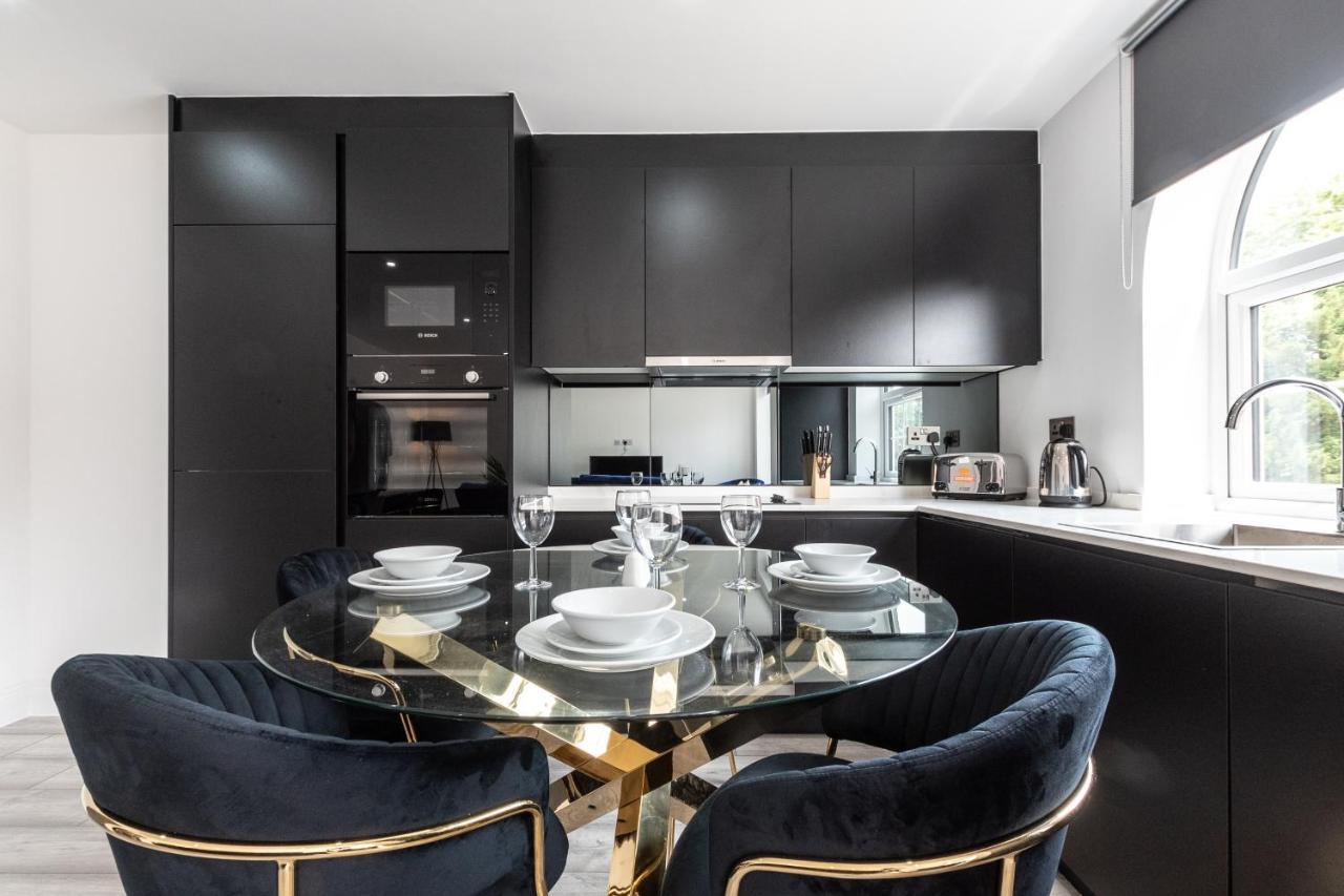 Elegant Apartments In Staines L Free Onsite Parking Staines-upon-Thames Zewnętrze zdjęcie