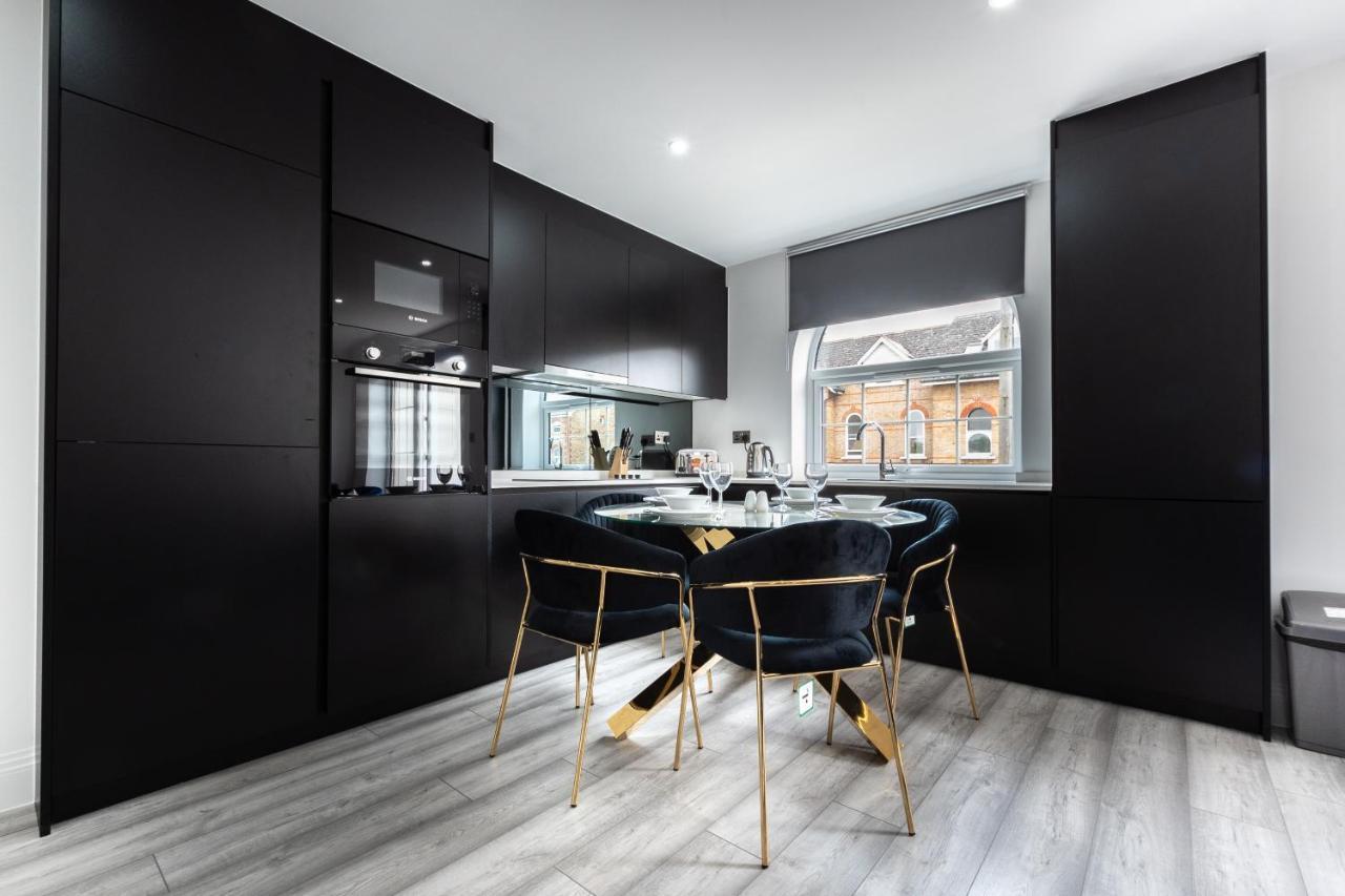 Elegant Apartments In Staines L Free Onsite Parking Staines-upon-Thames Zewnętrze zdjęcie