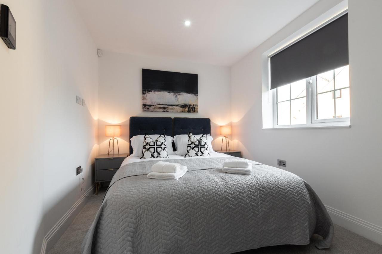 Elegant Apartments In Staines L Free Onsite Parking Staines-upon-Thames Zewnętrze zdjęcie