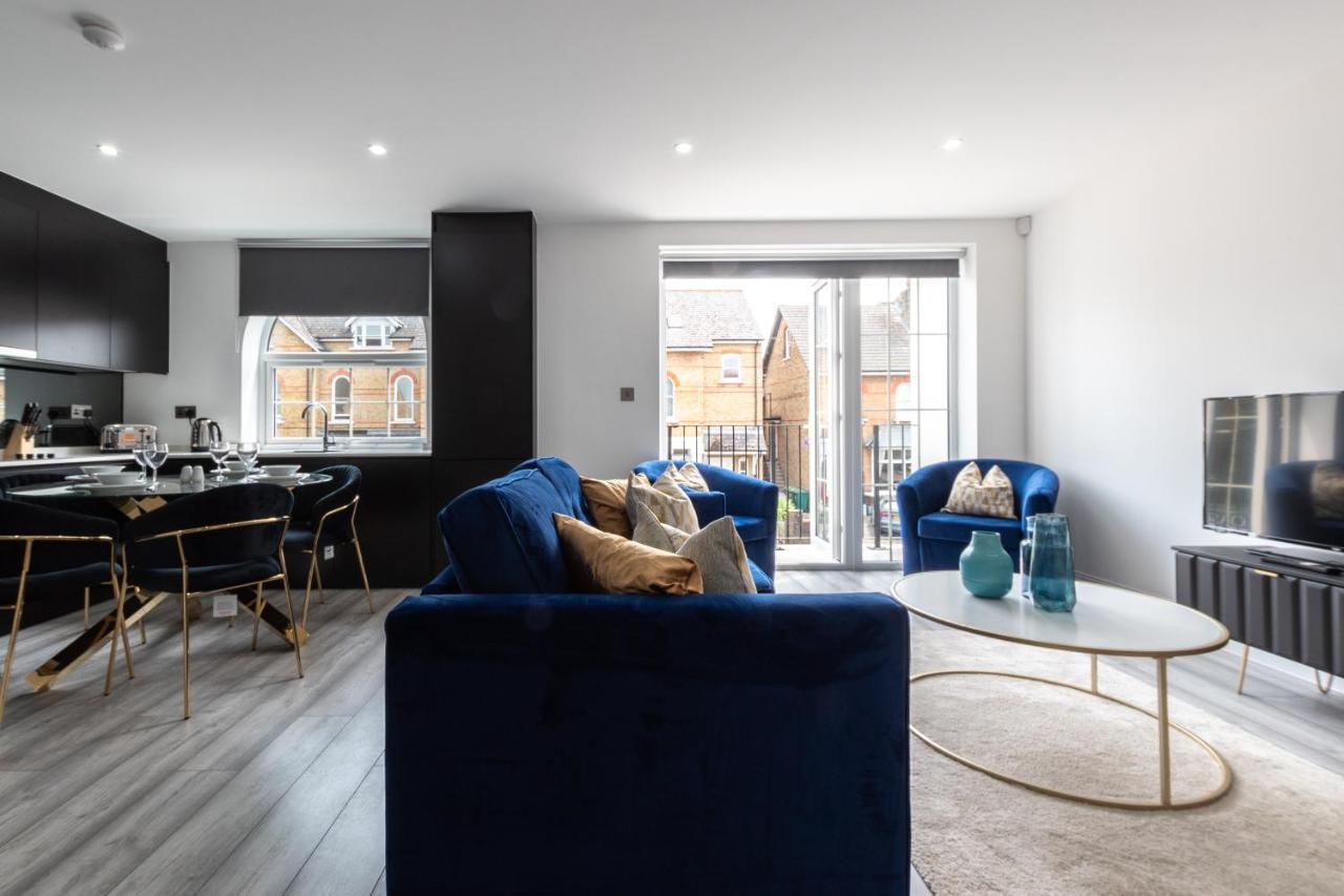 Elegant Apartments In Staines L Free Onsite Parking Staines-upon-Thames Zewnętrze zdjęcie