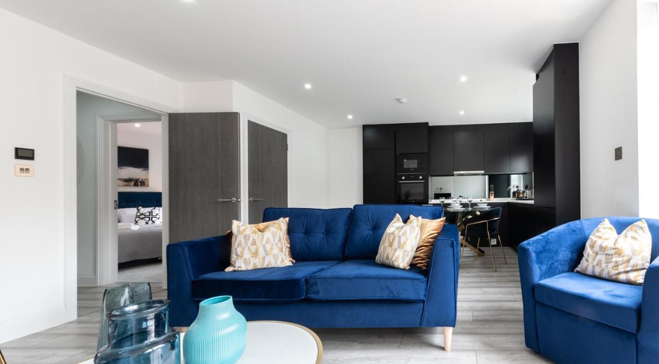 Elegant Apartments In Staines L Free Onsite Parking Staines-upon-Thames Zewnętrze zdjęcie
