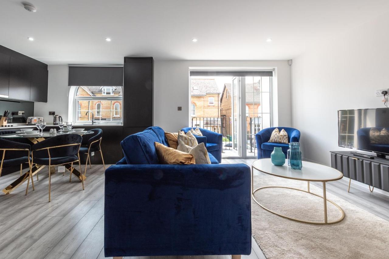 Elegant Apartments In Staines L Free Onsite Parking Staines-upon-Thames Zewnętrze zdjęcie
