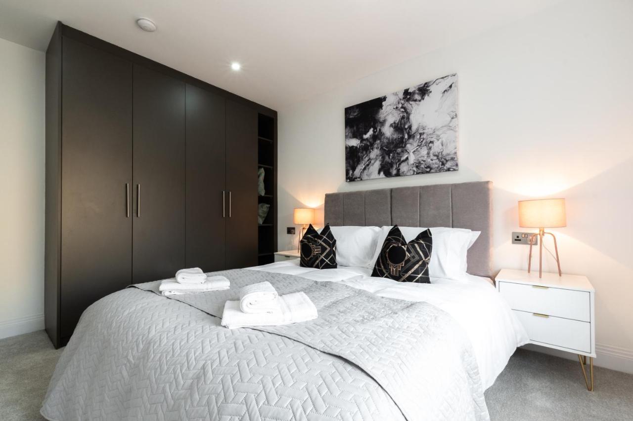 Elegant Apartments In Staines L Free Onsite Parking Staines-upon-Thames Zewnętrze zdjęcie