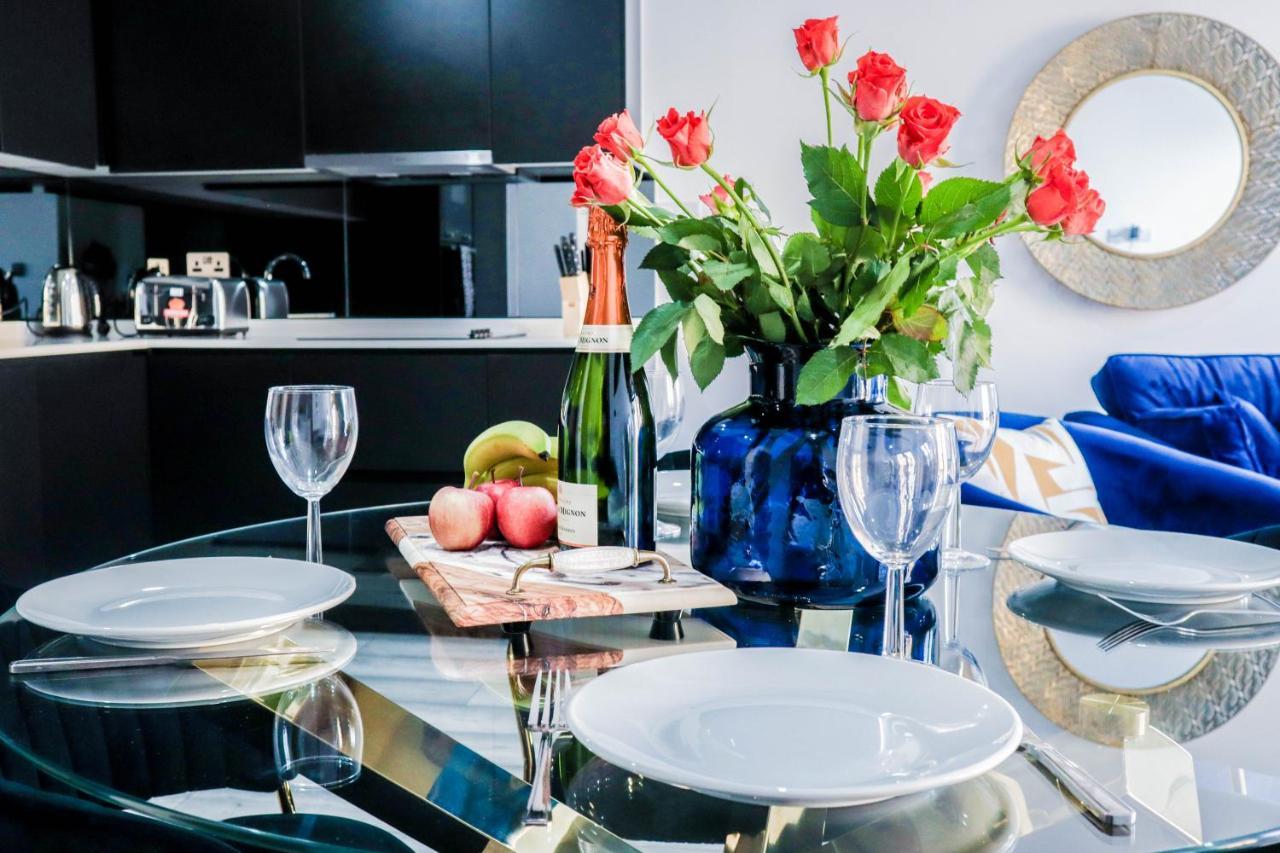 Elegant Apartments In Staines L Free Onsite Parking Staines-upon-Thames Zewnętrze zdjęcie
