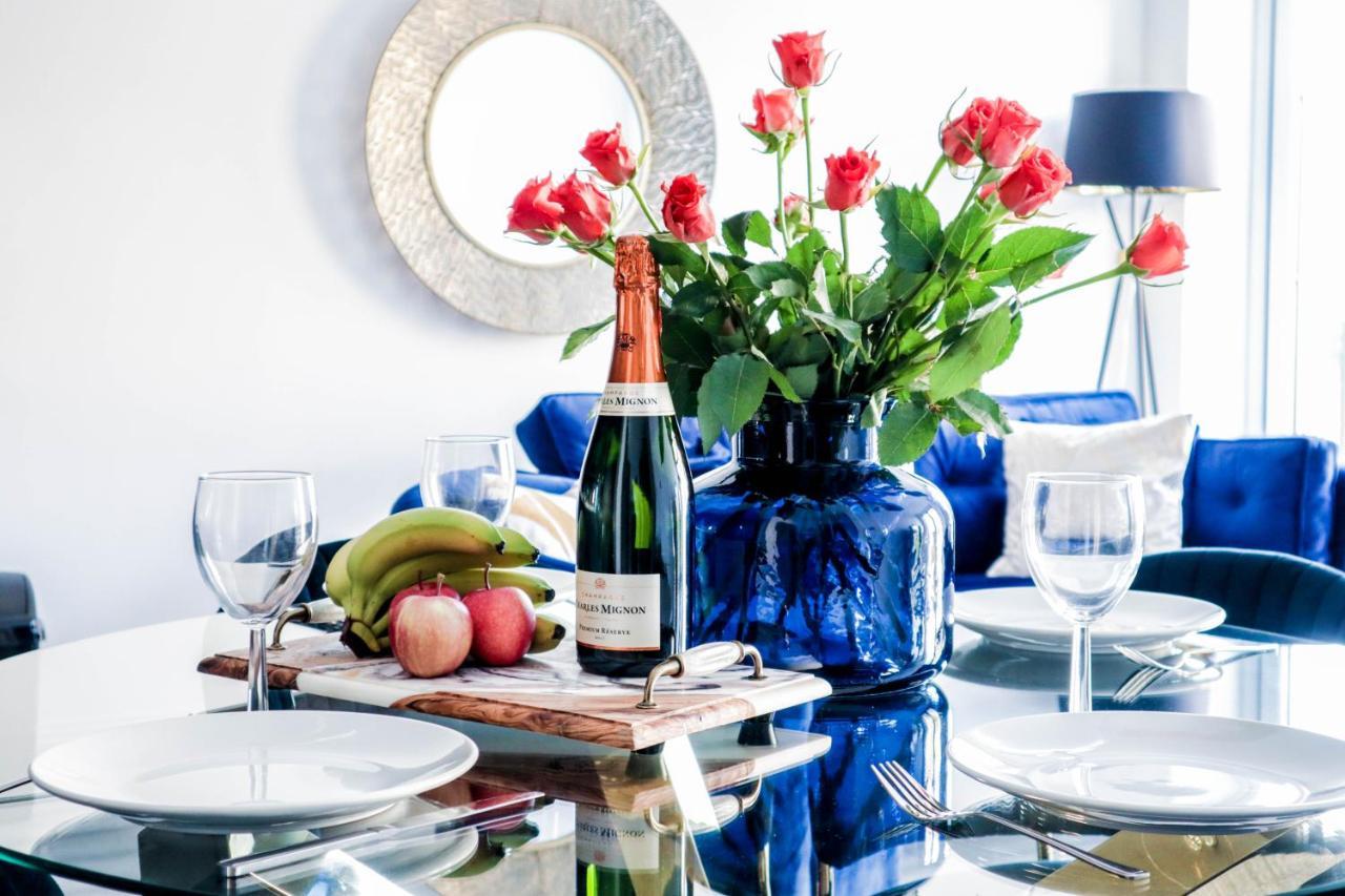 Elegant Apartments In Staines L Free Onsite Parking Staines-upon-Thames Zewnętrze zdjęcie