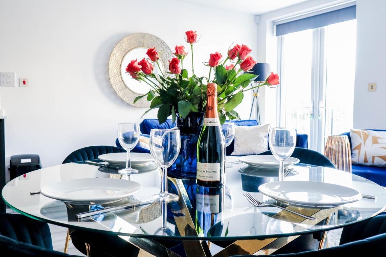 Elegant Apartments In Staines L Free Onsite Parking Staines-upon-Thames Zewnętrze zdjęcie