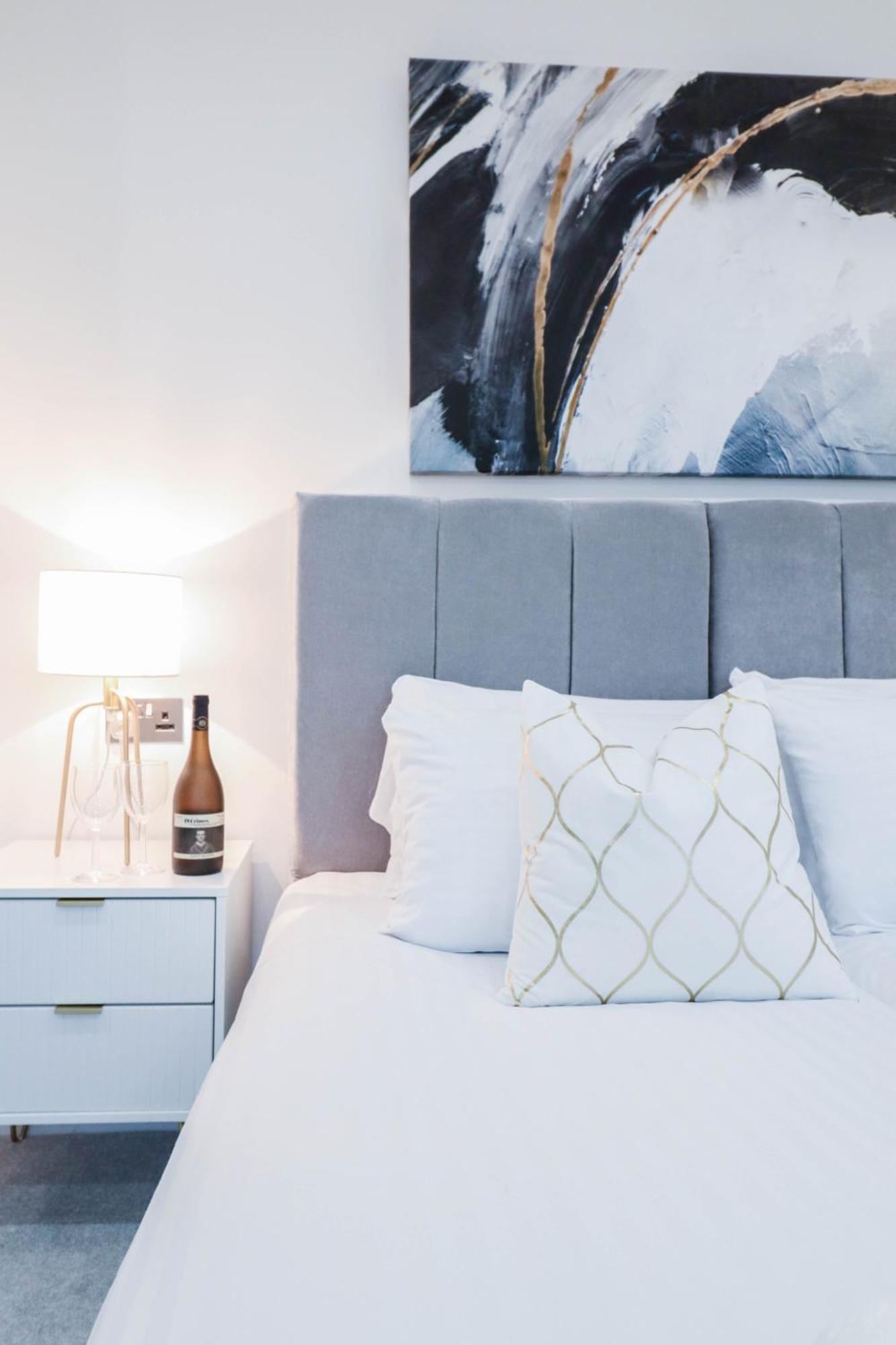 Elegant Apartments In Staines L Free Onsite Parking Staines-upon-Thames Zewnętrze zdjęcie