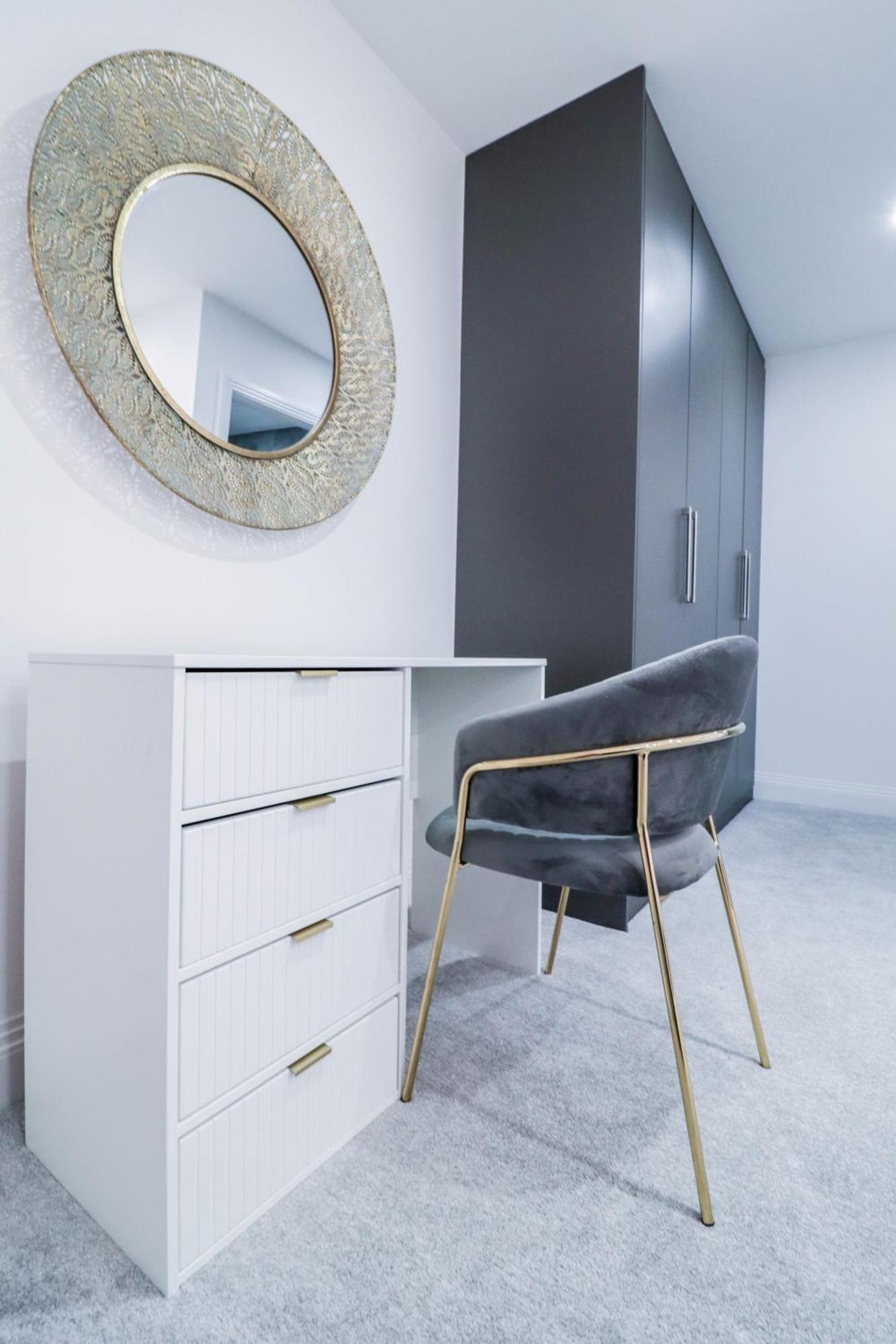 Elegant Apartments In Staines L Free Onsite Parking Staines-upon-Thames Zewnętrze zdjęcie