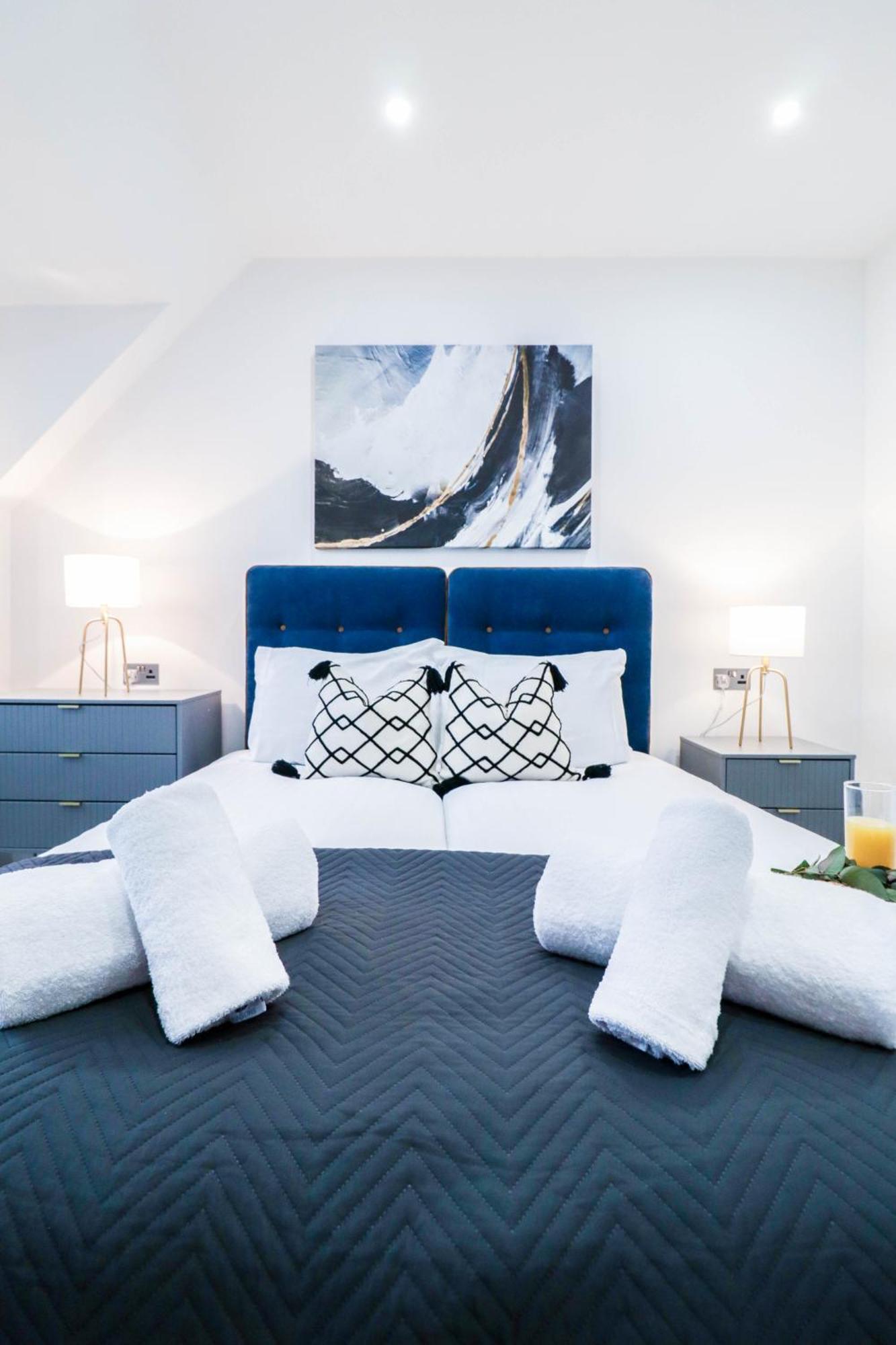 Elegant Apartments In Staines L Free Onsite Parking Staines-upon-Thames Zewnętrze zdjęcie