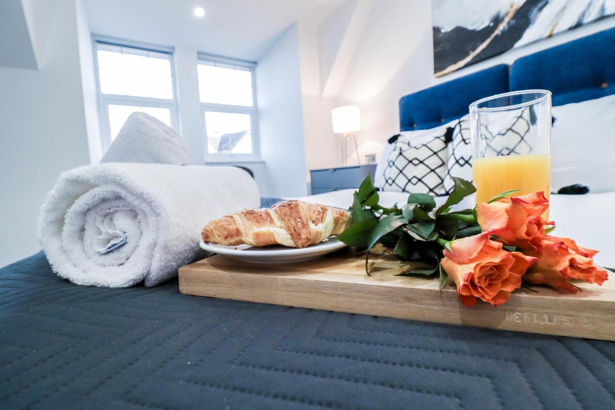 Elegant Apartments In Staines L Free Onsite Parking Staines-upon-Thames Zewnętrze zdjęcie