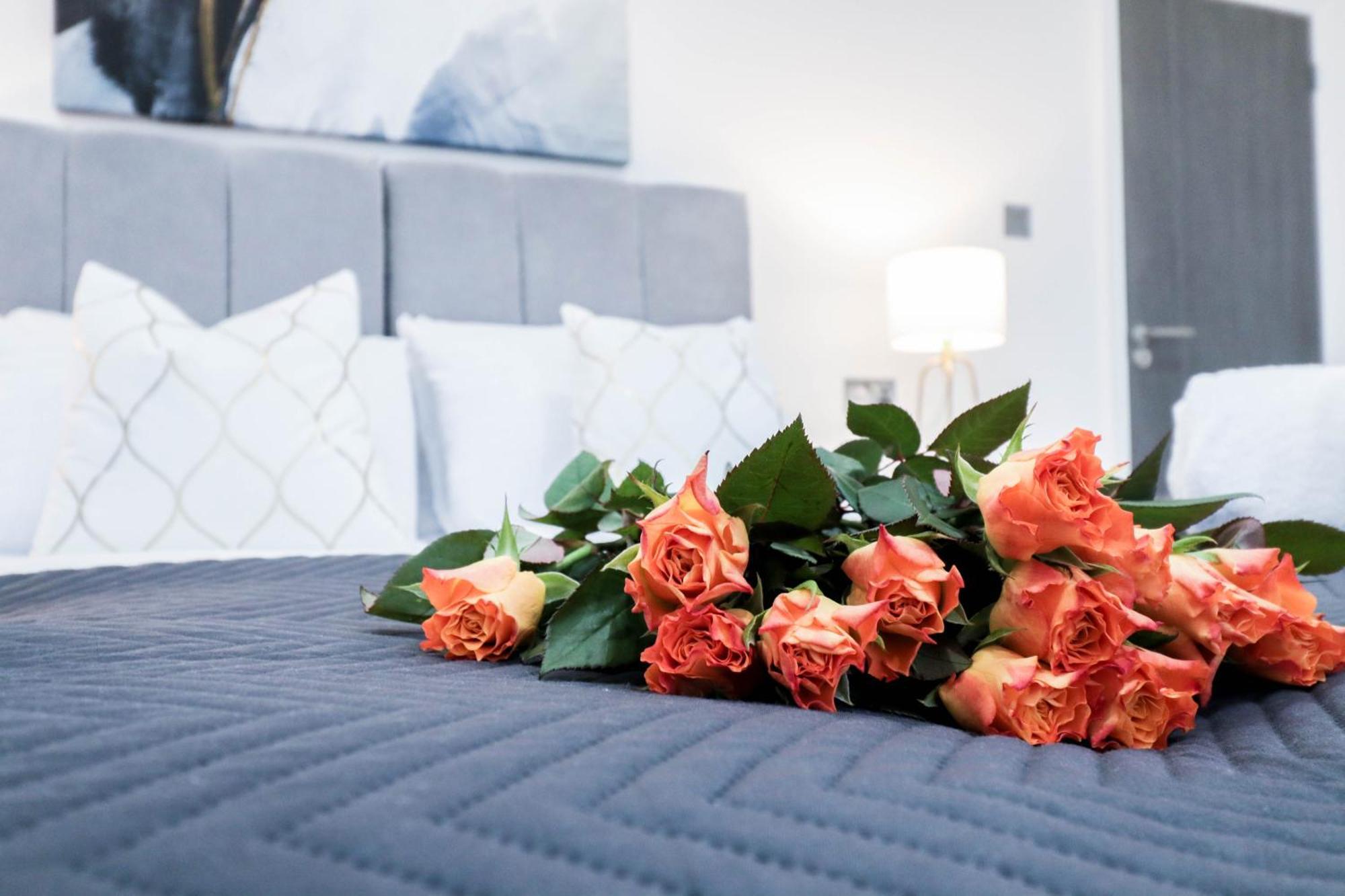 Elegant Apartments In Staines L Free Onsite Parking Staines-upon-Thames Zewnętrze zdjęcie