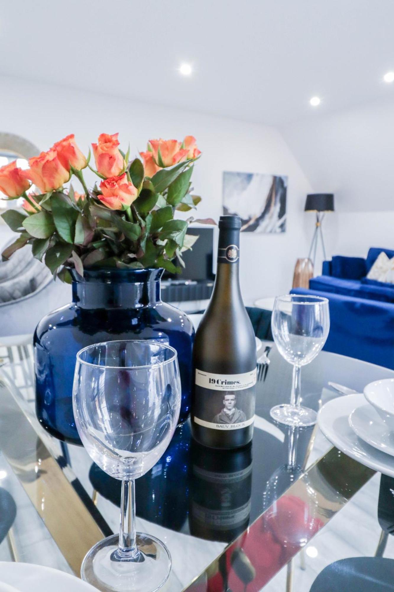 Elegant Apartments In Staines L Free Onsite Parking Staines-upon-Thames Zewnętrze zdjęcie