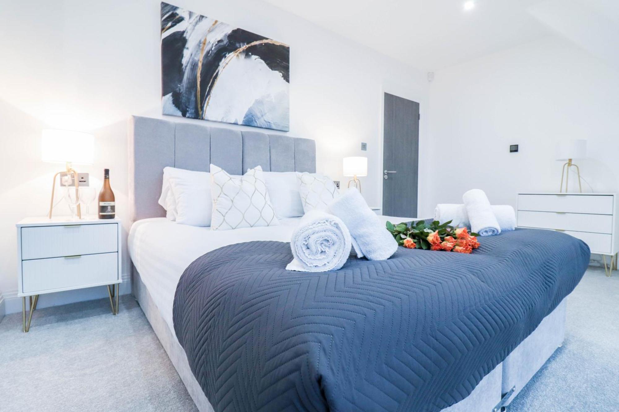 Elegant Apartments In Staines L Free Onsite Parking Staines-upon-Thames Zewnętrze zdjęcie