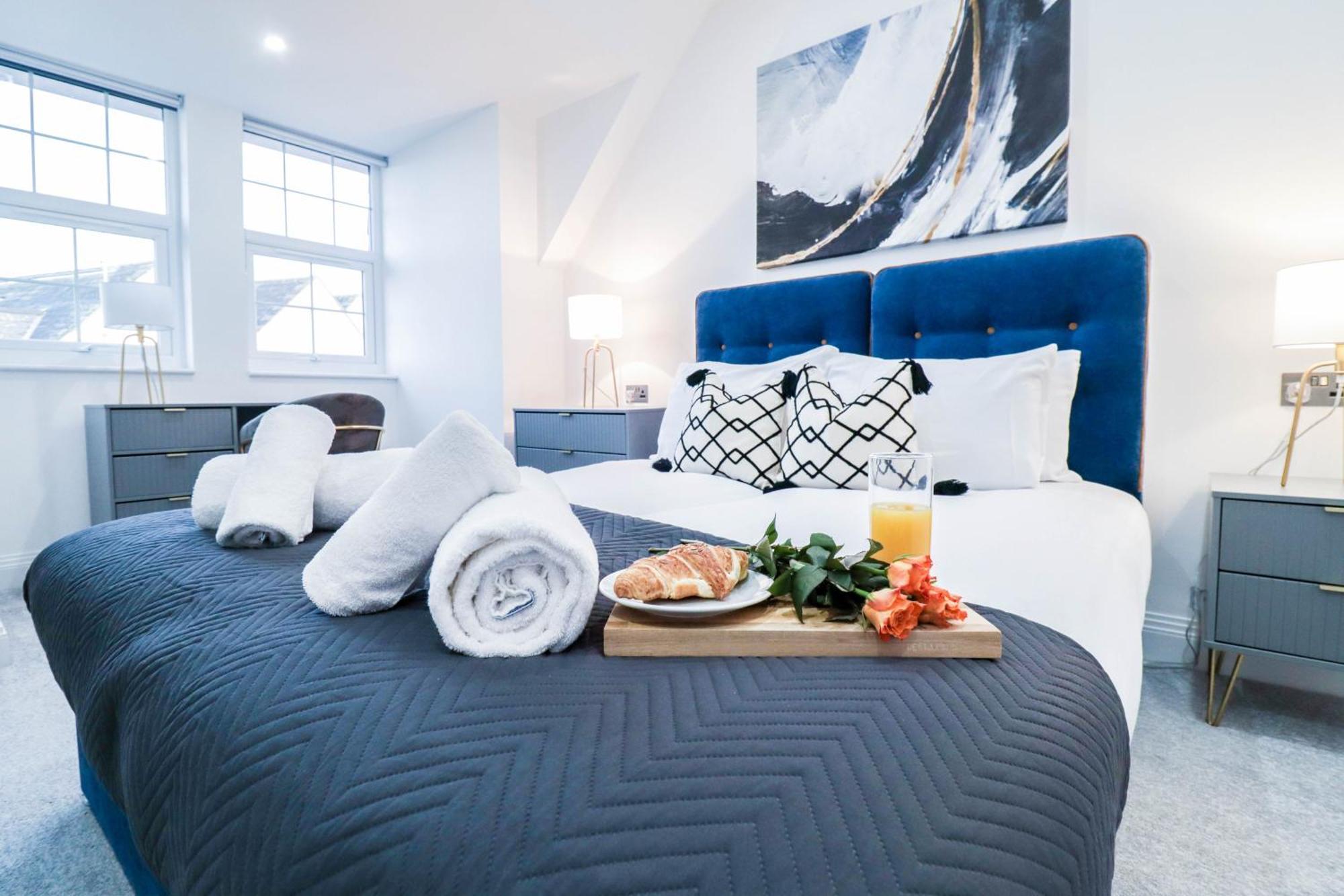 Elegant Apartments In Staines L Free Onsite Parking Staines-upon-Thames Zewnętrze zdjęcie