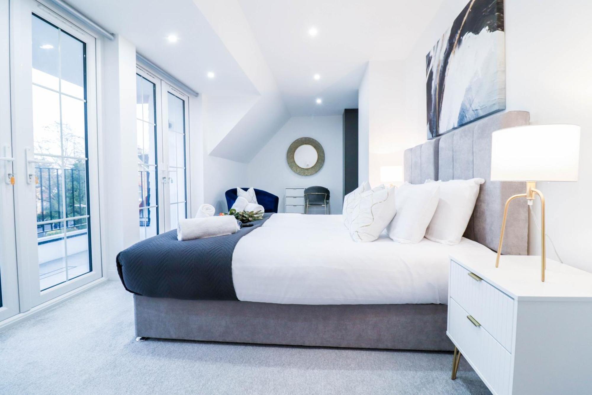 Elegant Apartments In Staines L Free Onsite Parking Staines-upon-Thames Zewnętrze zdjęcie