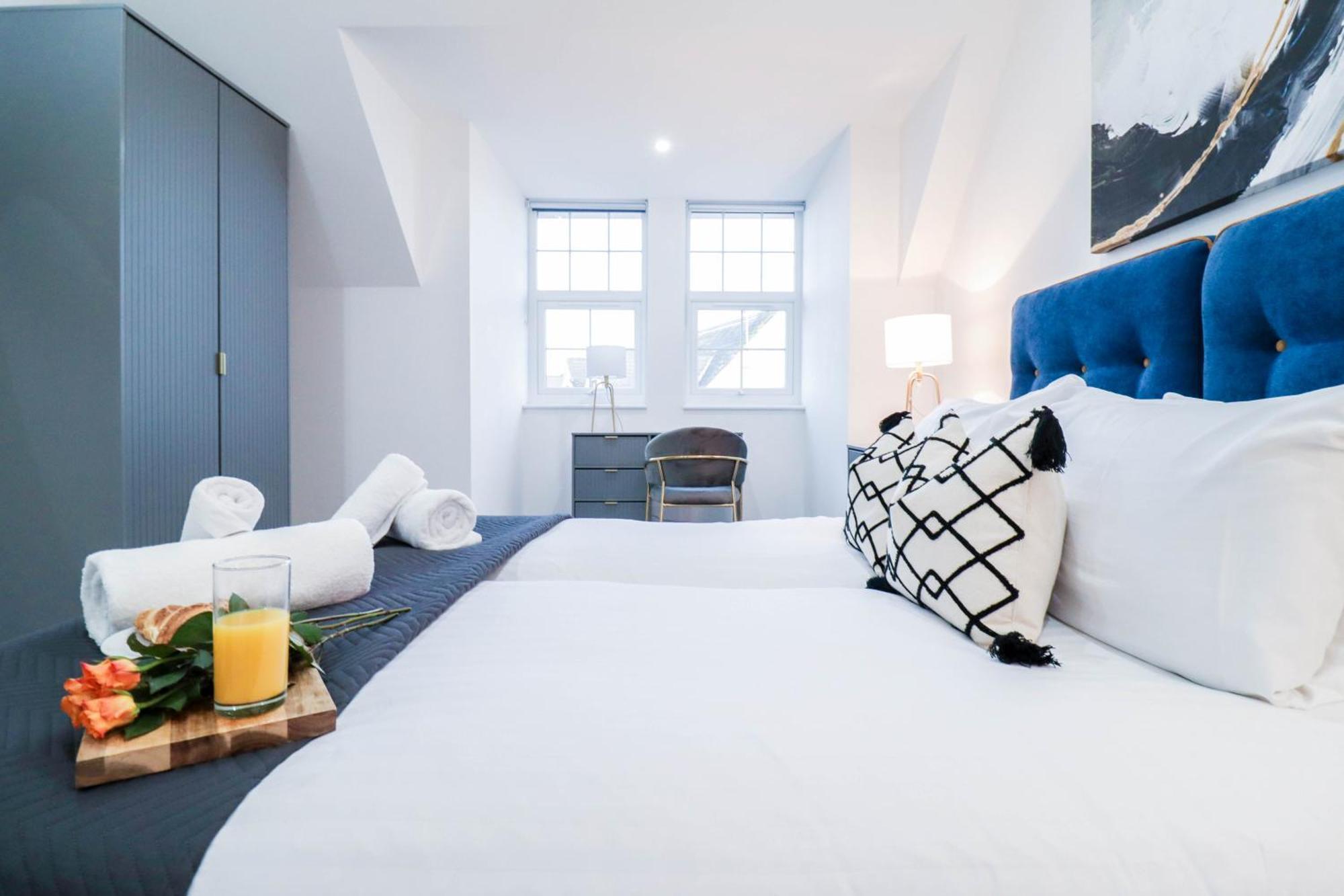 Elegant Apartments In Staines L Free Onsite Parking Staines-upon-Thames Zewnętrze zdjęcie