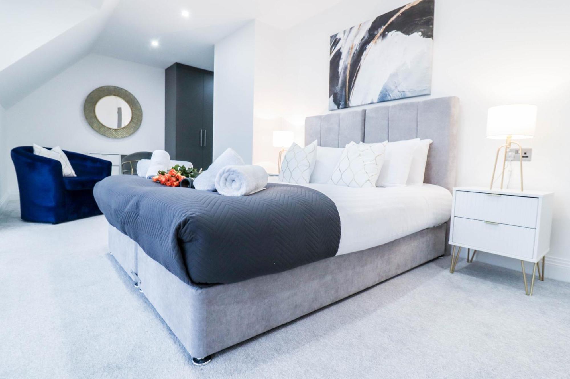 Elegant Apartments In Staines L Free Onsite Parking Staines-upon-Thames Zewnętrze zdjęcie