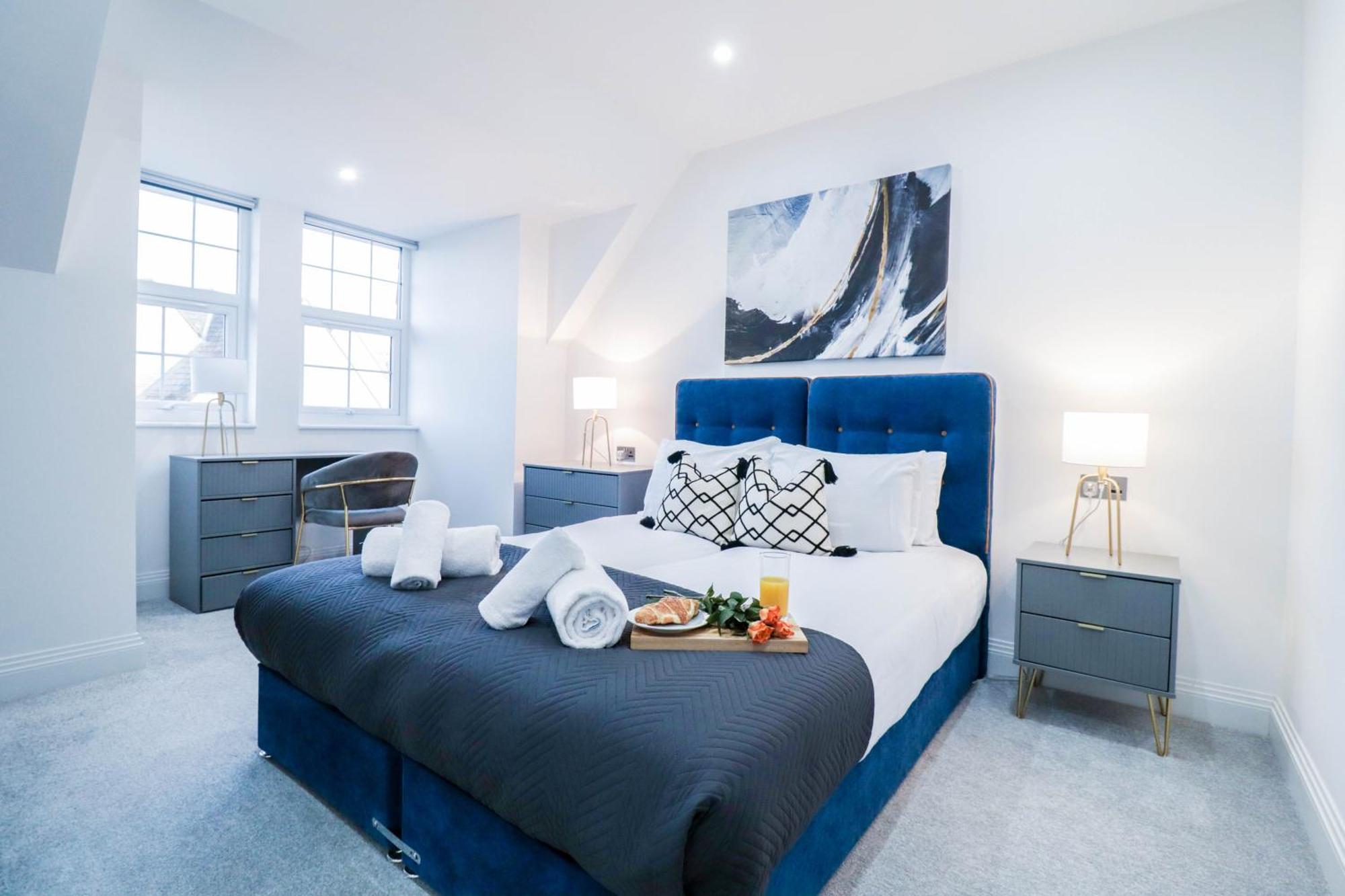 Elegant Apartments In Staines L Free Onsite Parking Staines-upon-Thames Zewnętrze zdjęcie