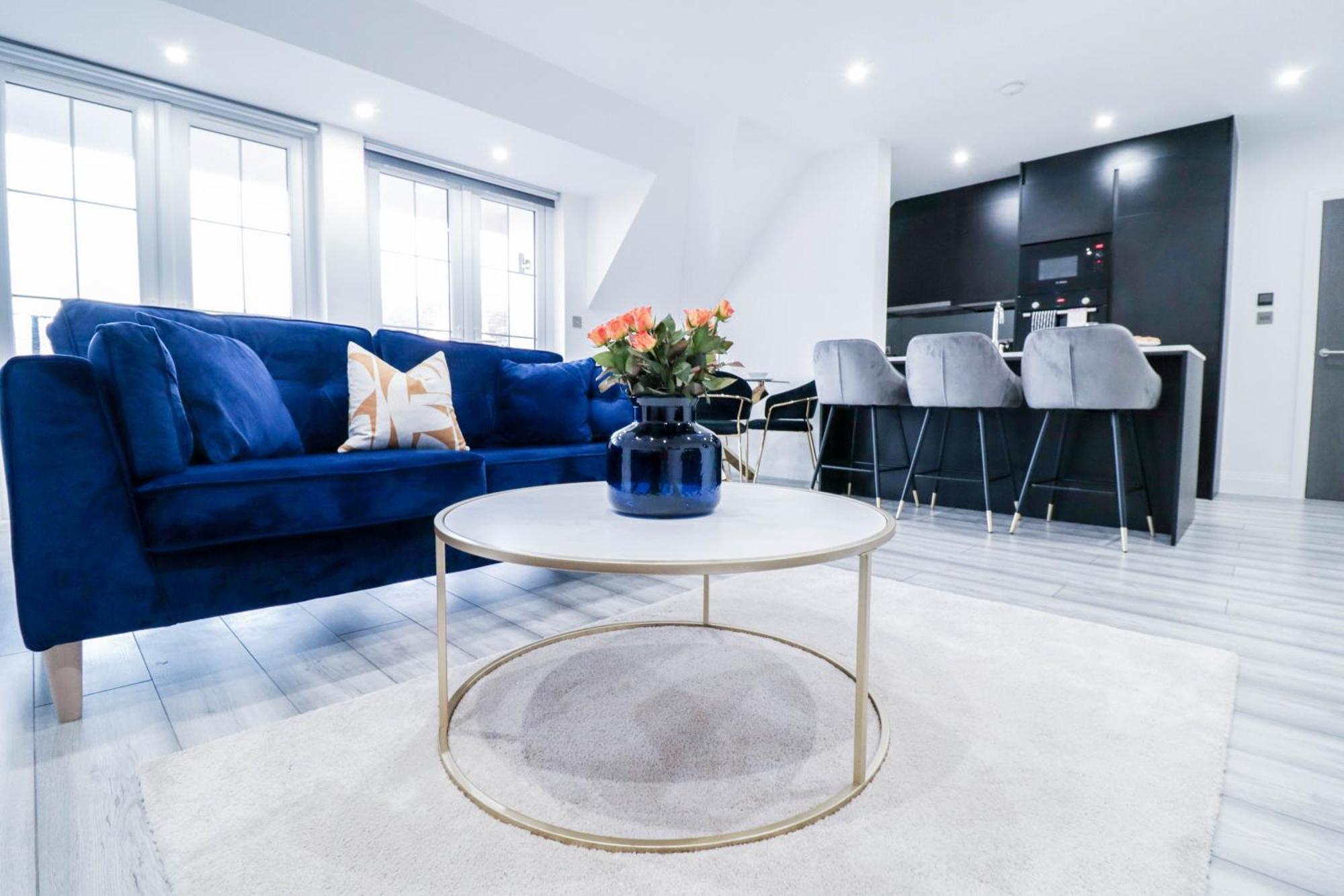 Elegant Apartments In Staines L Free Onsite Parking Staines-upon-Thames Zewnętrze zdjęcie