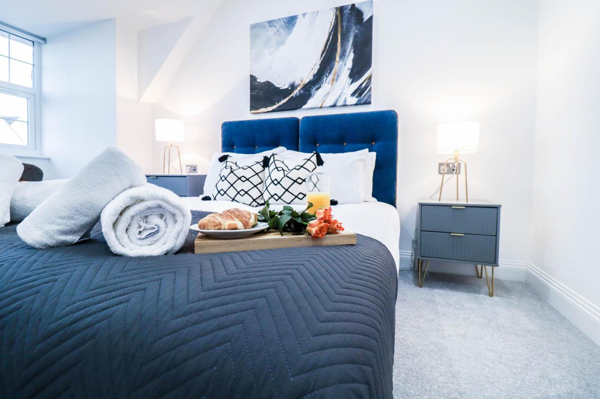 Elegant Apartments In Staines L Free Onsite Parking Staines-upon-Thames Zewnętrze zdjęcie
