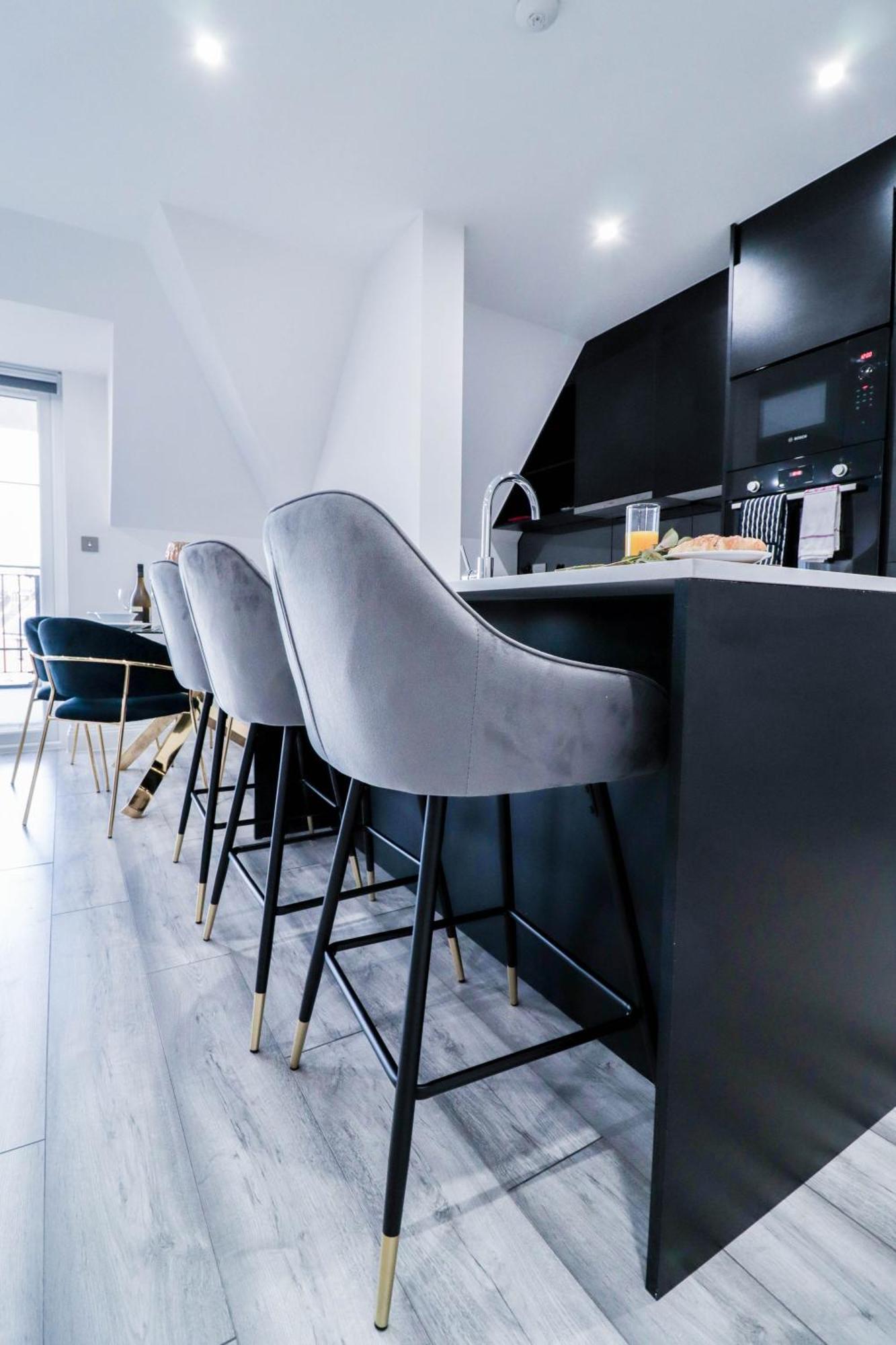 Elegant Apartments In Staines L Free Onsite Parking Staines-upon-Thames Zewnętrze zdjęcie
