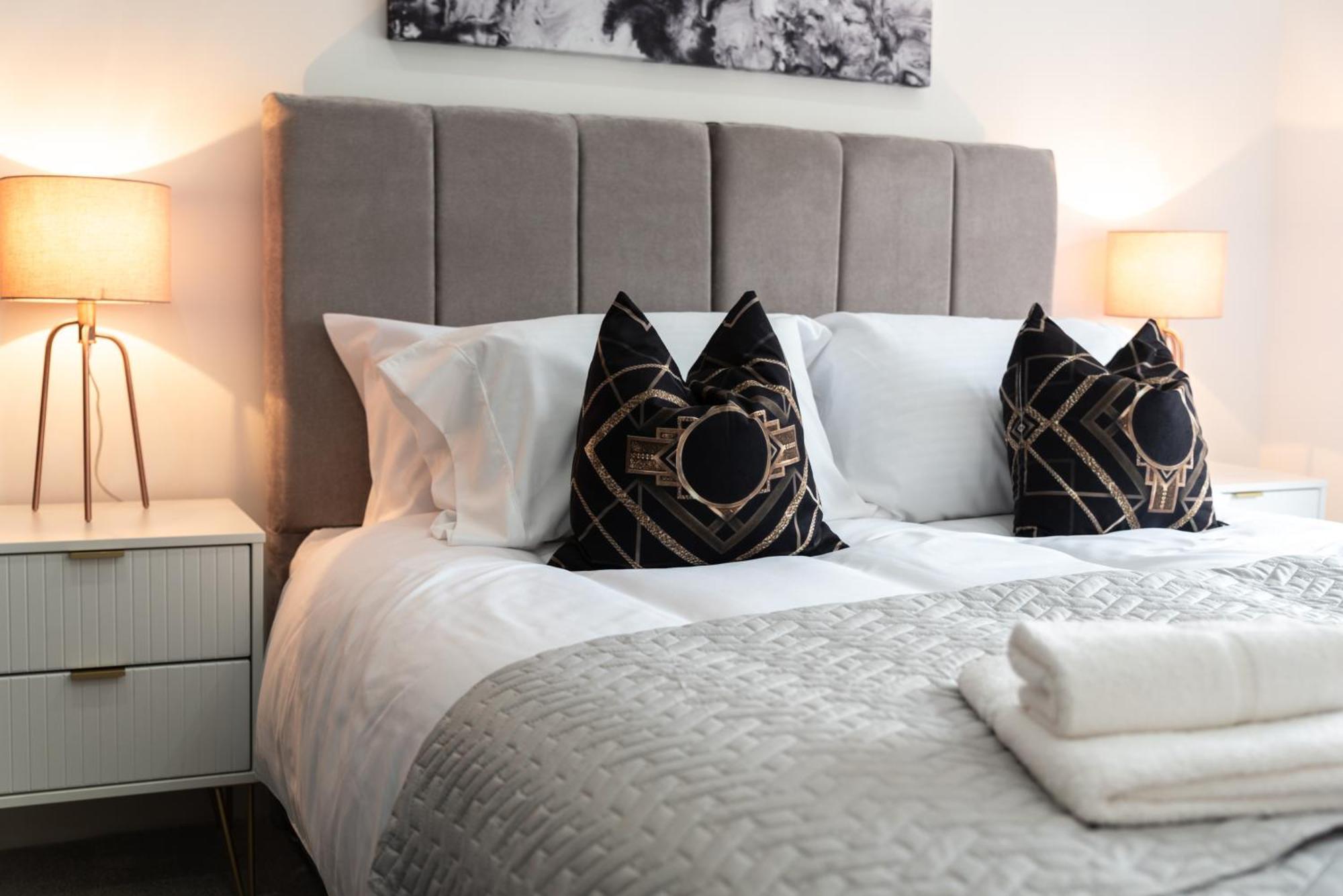 Elegant Apartments In Staines L Free Onsite Parking Staines-upon-Thames Zewnętrze zdjęcie