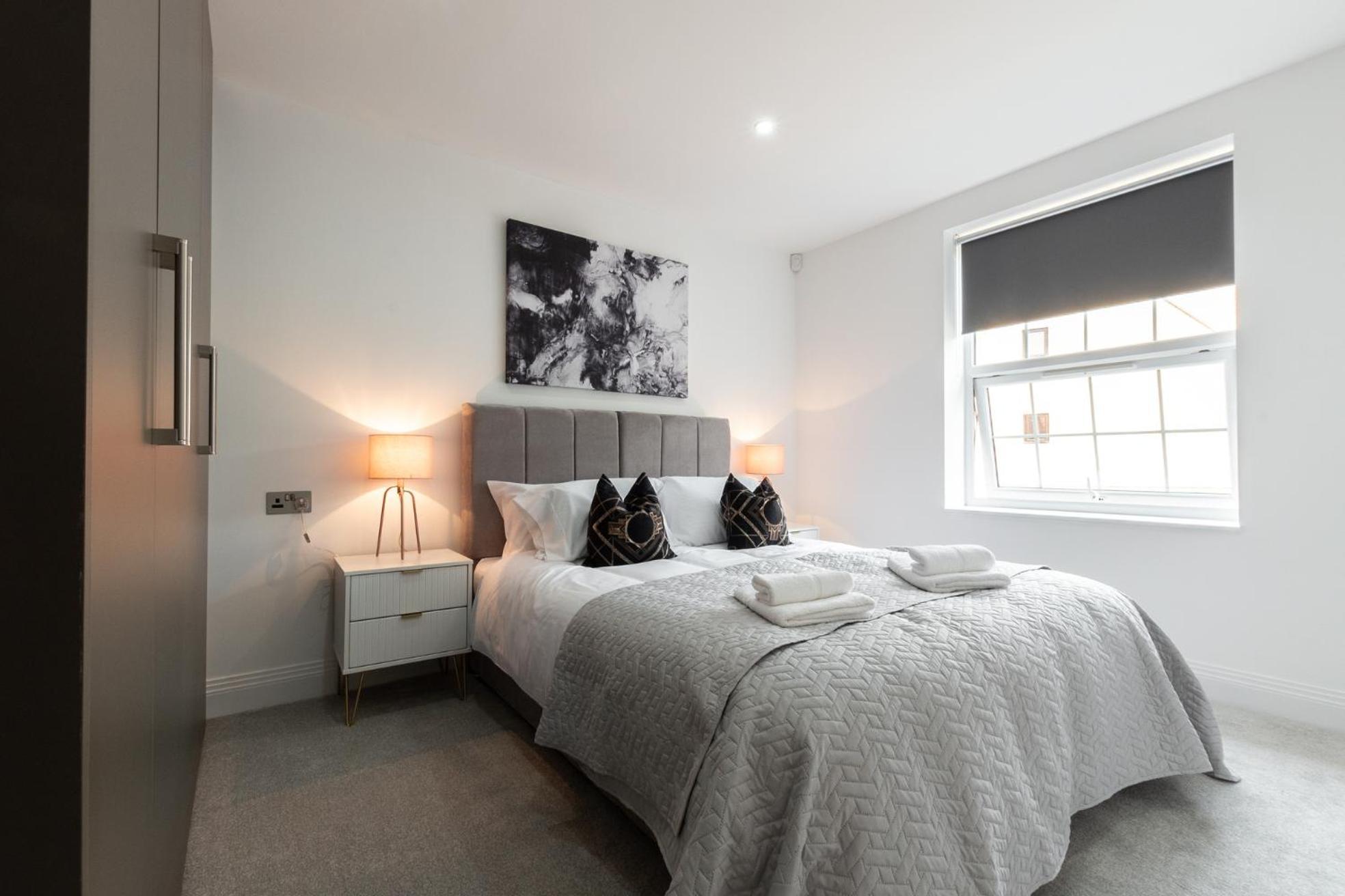 Elegant Apartments In Staines L Free Onsite Parking Staines-upon-Thames Zewnętrze zdjęcie