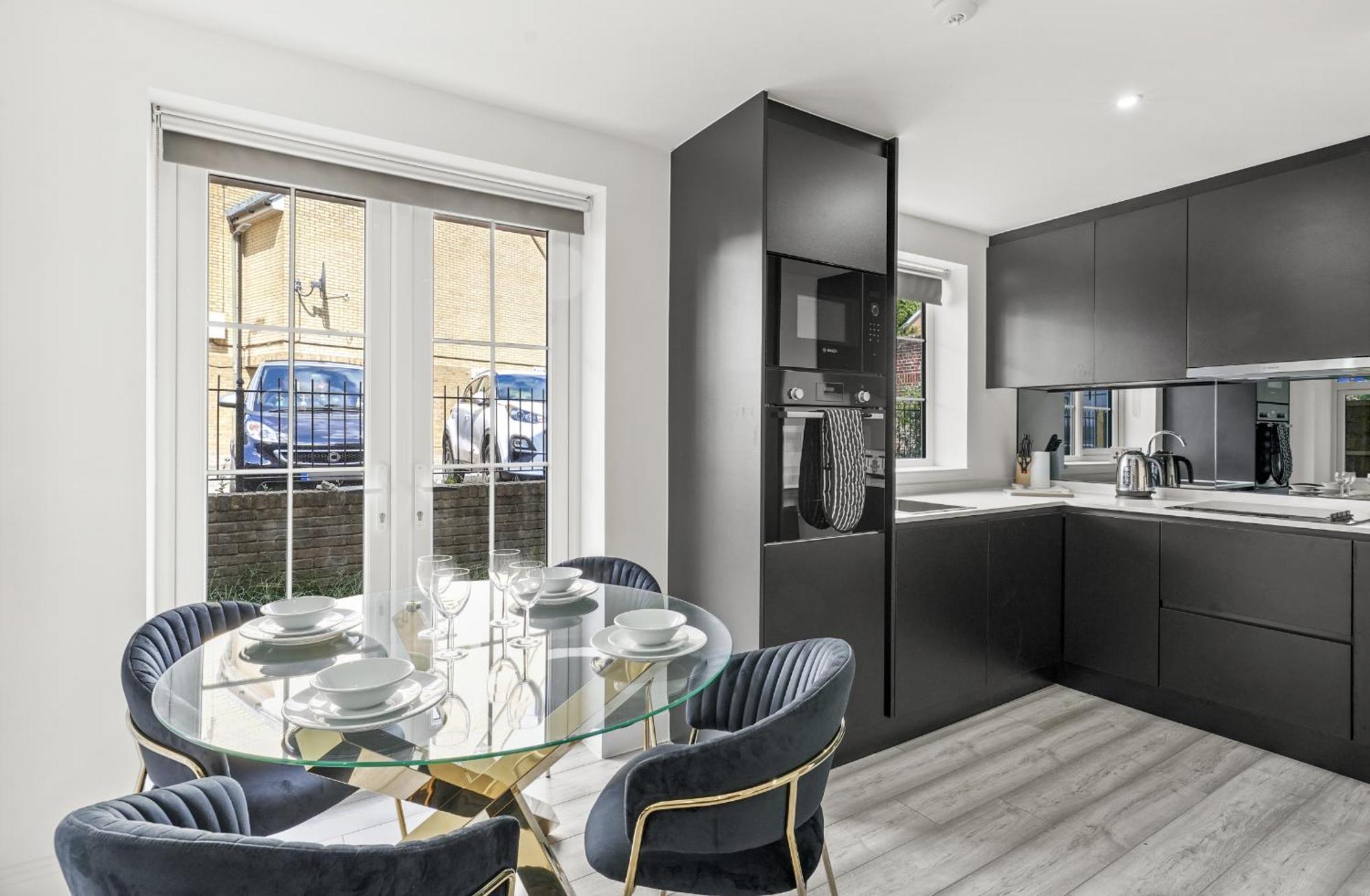 Elegant Apartments In Staines L Free Onsite Parking Staines-upon-Thames Zewnętrze zdjęcie